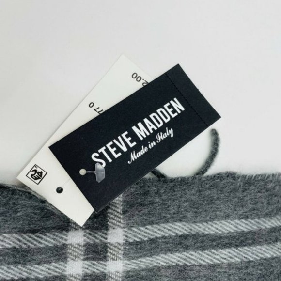 Steve Madden Mid Weight Cozy Plaid Muffler Scarf - Picture 5 of 7